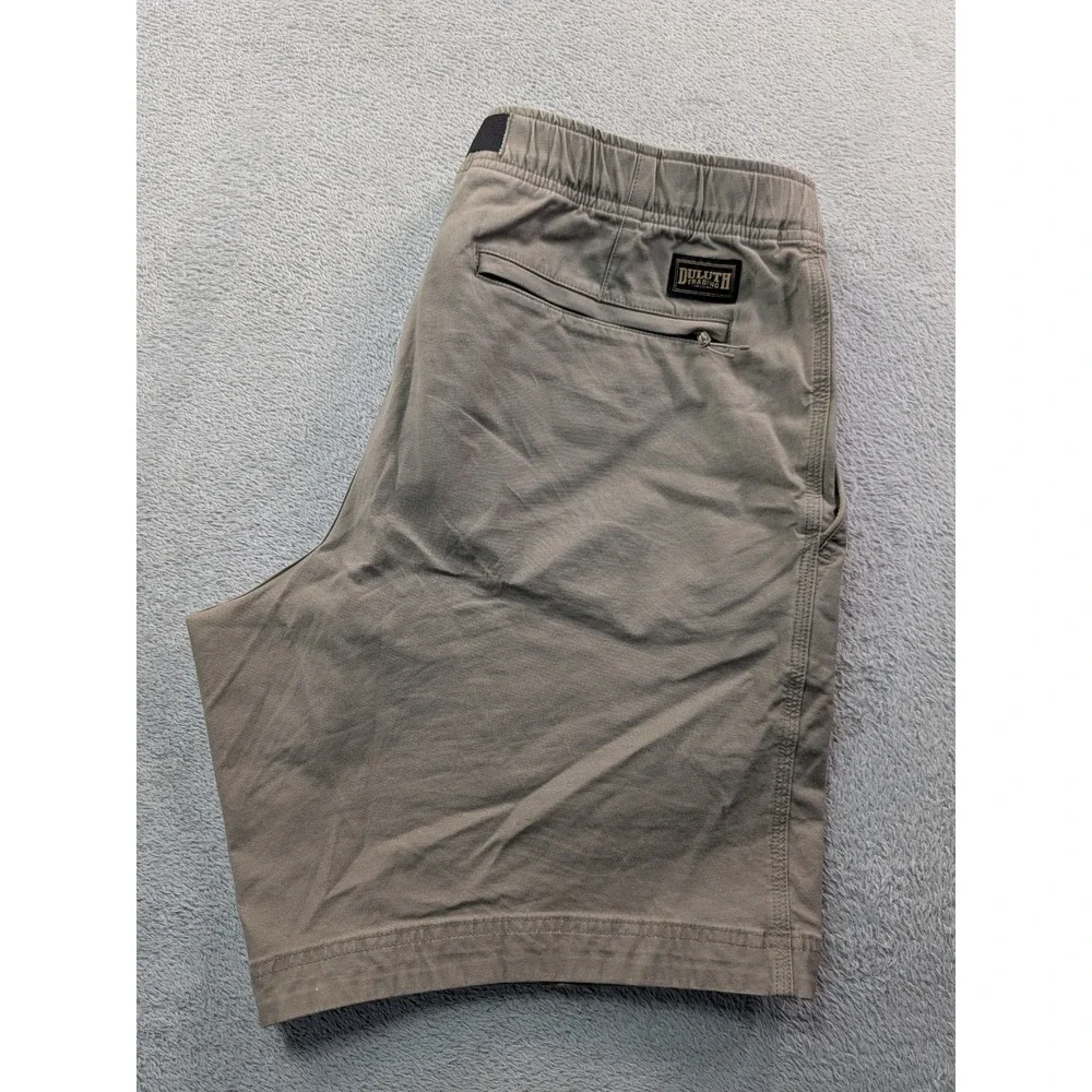 Duluth Trading Co Mens Khaki Belted Cargo Shorts Size Large Standard Fit Tan